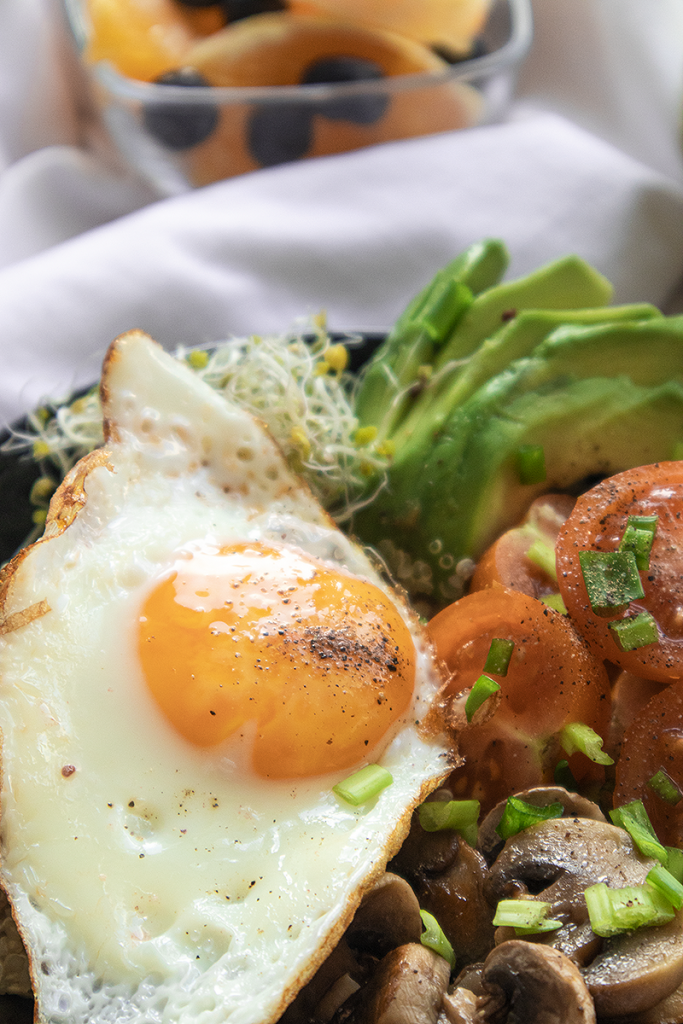 Pomysł na fit śniadanie breakfast bowl - dietetyk online